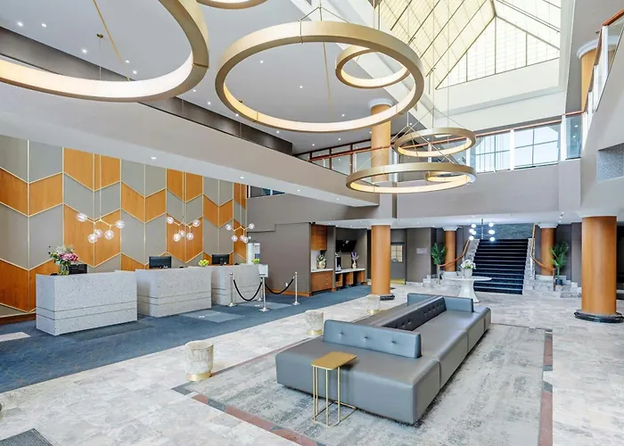 Sandman Signature Mississauga Hotel